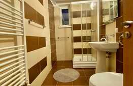 Apartament cu 3 camere, 90 mp, zona UMF