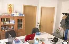 Vanzare 3 camere, 53 mp plus 2 balcoane, zona Sesul de Sus! Loc de parcare!