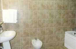 3 camere de vanzare 81 mp + 2 terase