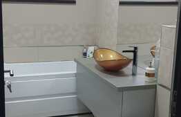 Iti doresti un apartament cochet si modern? Apartamentul perfect pentru tine! Decomandat, curte si loc de parcare!