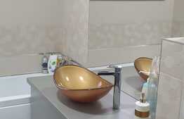 Iti doresti un apartament cochet si modern? Apartamentul perfect pentru tine! Decomandat, curte si loc de parcare!