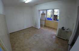 Apartament cu 3 camere decomandate, pretabil pentru spatiu comercial