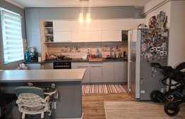 Apartament spatios , 73 mp, balcon, loc de parcare! Zona Cetatii!