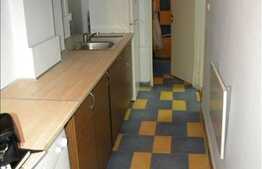 Apartament cu 2 camere, decomandat, zona strazii Republicii, demisol