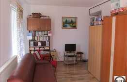 1 camera de vanzare, decomandat, 32 mp ,cu  balcon in zona Porii, 
COMISION 0%