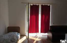 1 camera de vanzare, decomandat, 32 mp ,cu  balcon in zona Porii, 
COMISION 0%