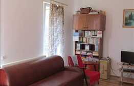 1 camera de vanzare, decomandat, 32 mp ,cu  balcon in zona Porii, 
COMISION 0%