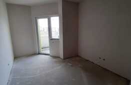 Terasa 12 mp, etaj intermediar, lift, zona Tauti