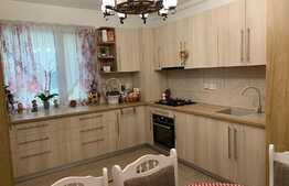 Apartament modern, parcare, etaj intermediar, zona Eroilor