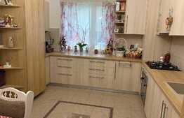 Apartament modern, parcare, etaj intermediar, zona Eroilor