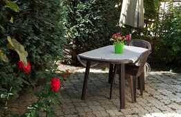 Casa cocheta de vanzare, 64mp, teren 420 mp, front 12m, locatie semicentrala!