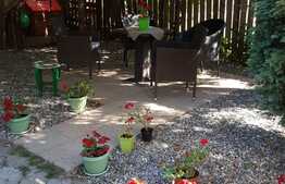 Casa cocheta de vanzare, 64mp, teren 420 mp, front 12m, locatie semicentrala!