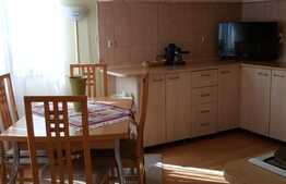 Casa cocheta de vanzare, 64mp, teren 420 mp, front 12m, locatie semicentrala!