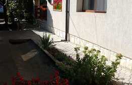 Casa cocheta de vanzare, 64mp, teren 420 mp, front 12m, locatie semicentrala!