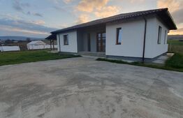 Casa pe un nivel, 94 mp utili, 585 mp teren, Corusu