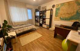 Apartament 2 camere, decomandat, balcon mare, in zona strazii Vânătorului