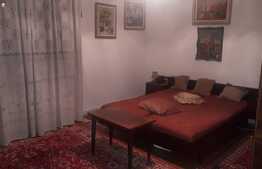 Apartament 3 camere decomandate, etaj intermediar, balcon si garaj in Plopilor 