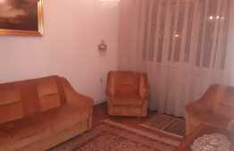Apartament 3 camere decomandate, etaj intermediar, balcon si garaj in Plopilor 