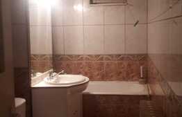 Apartament 3 camere decomandate, etaj intermediar, balcon si garaj in Plopilor 