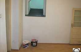 De vanzare 2 camere, 76 mp utili, zona strazii Horea! Garaj!