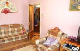 Apartament cu 4 camere, situat la etaj intermediar