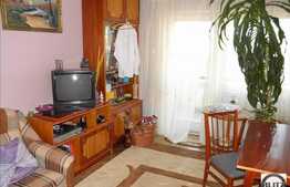 Apartament cu 4 camere, situat la etaj intermediar