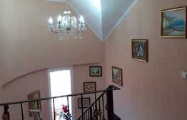 Casa de vanzare, 220 mp, 480 mp teren, zona Stupini