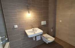 Apartament 3 camere, 70 mp, boxa, etaj intermediar, zona Tractoru 