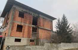 Vanzare casa individuala, la rosu, 600 mp teren, zona VIVO!