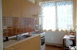 Apartament cu 3 camere, situat la etaj intermediar