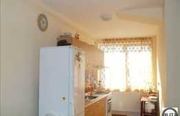 Apartament cu 3 camere, situat la etaj intermediar