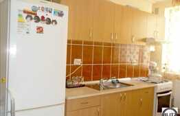 Apartament cu 3 camere, situat la etaj intermediar