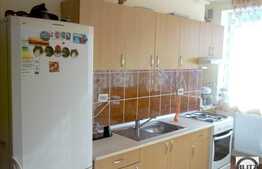 Apartament cu 3 camere, situat la etaj intermediar