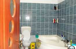 Apartament cu 3 camere, situat la etaj intermediar