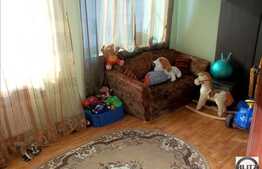 Apartament cu 3 camere, situat la etaj intermediar