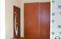 Apartament cu 3 camere, situat la etaj intermediar