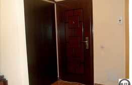 Apartament cu 3 camere, situat la etaj intermediar