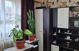 De vanzare, apartament 2 camere, 50 mp plus garaj, zona semicentrala