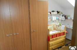 De vanzare mansarda cu 2 camere, 41 mp utili, zona strazii Florilor! Mobilata!