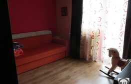 De vanzare mansarda cu 2 camere, 41 mp utili, zona strazii Florilor! Mobilata!