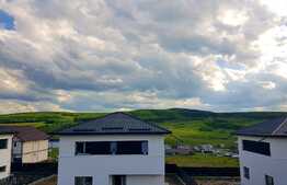 Case individuale in ansamblu, cu panorama excelenta, 170 mp utili, 450 mp teren, utilitati!