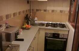 Apartament 3 camere, decomandat, 56 de mp, loc de parcare, zona Campului