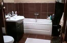 Apartament 3 camere, decomandat, 56 de mp, loc de parcare, zona Campului