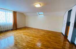 Casa individuala, 230 mp utili, curte 450 mp, garaj, zona Faget