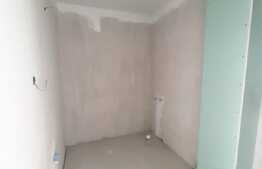 Apartament 3-4 camere, 2 bai, balcon de 15 mp, incalzire in pardoseala, loc pentru boxa, pereti zugraviti, zona Tauti