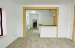 Casa individuala cu 8 camere, 250 mp utili, garaj, curte, zona strazii Traian 