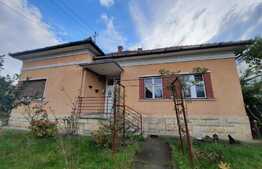 Casa individuala, 115 mp utili, 1000 mp curte, garaj, zona Andrei Muresanu