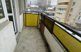 3 camere, semidecomandat, 70mp, balcon zona strazii Vaida Voievod