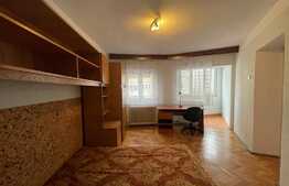3 camere, semidecomandat, 70mp, balcon zona strazii Vaida Voievod