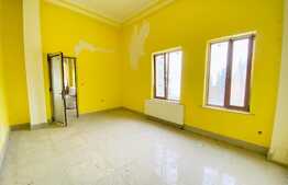 Casa individuala cu 9 camere, 450 mp utili, 100 mp curte, parcare, zona strazii Sf. Ioan